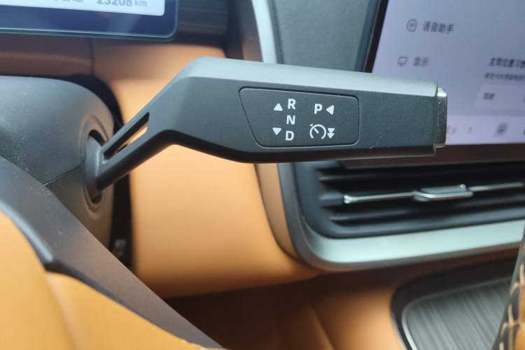 Used Dongfeng eπ eπ008 2025 210 Ultra Range-Extended Version 5 Seats Gear Lever