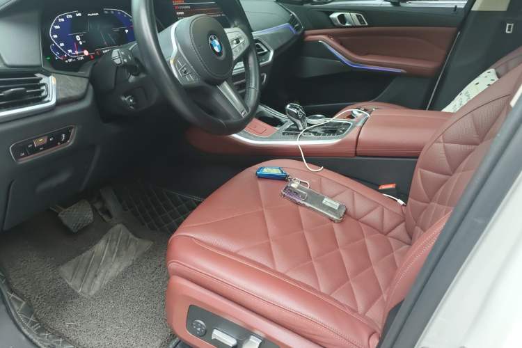 Used BMW X5 2022 xDrive 30Li Luxury M Sport Package Left Front Seat