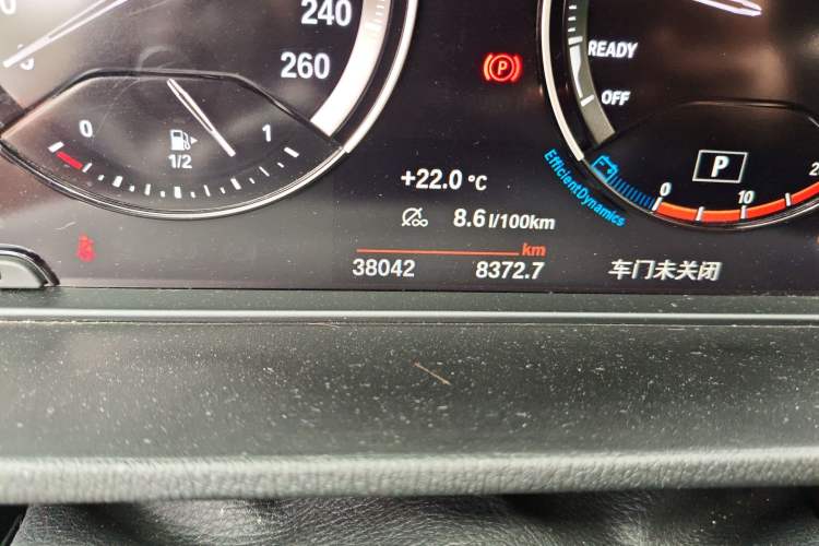 Used BMW X1 2022 Updated xDrive25Li Premium Edition Odometer Close Up