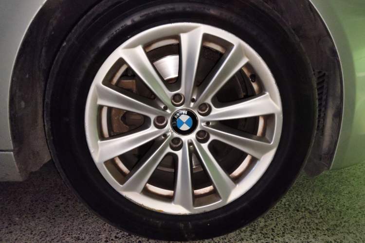 Used BMW 5 Series 2013 525Li Luxury Model Right Front Wheel Hub