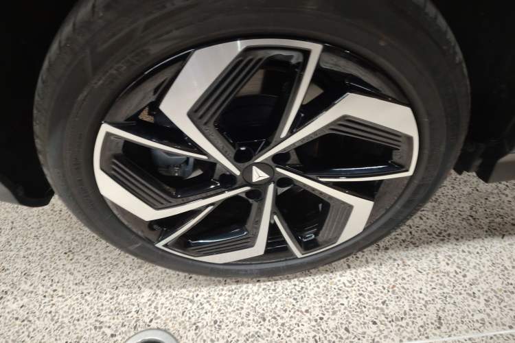 Used Deepal S07 2024 215Max Qiankun Intelligent Driving ADS SE Range-Extended Version
