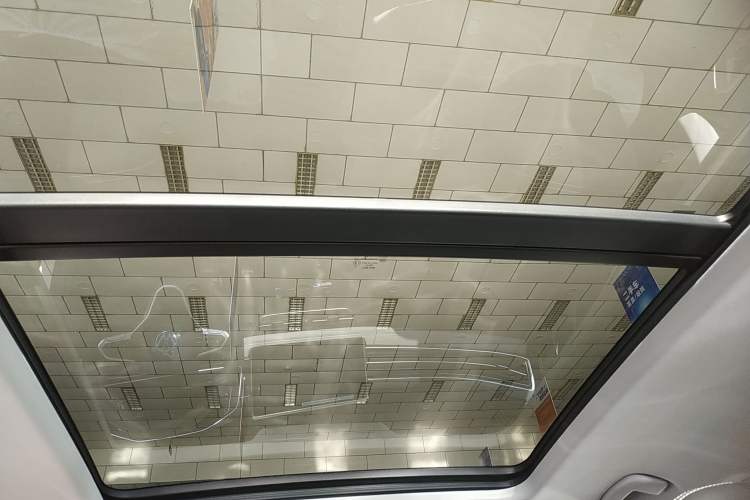 Used Volkswagen Tiguan L 2024 Outstanding Model 330TSI Automatic Two-Wheel Drive R-Line Dragon Glory Edition
