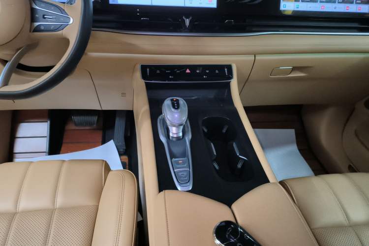 Used VOYAH Dream 2024 PHEV Extended-Range Premium Edition
