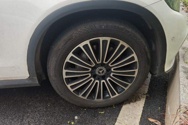 Used Mercedes-Benz GLC 2019 GLC 260 L 4MATIC Dynamic Model Right Front Wheel Hub