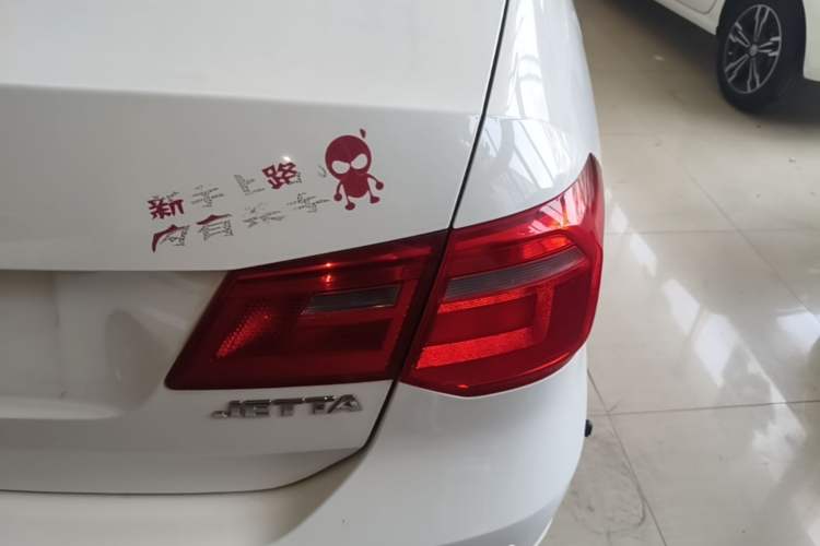 Used Volkswagen Jetta 2013 1.6L Manual Fashion Edition