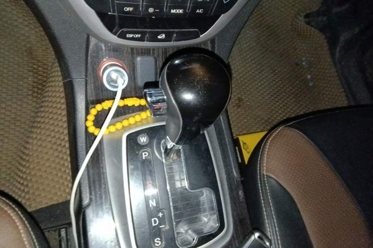 Used GAC Trumpchi GS5 Super 2016 2.0L Automatic Two-Wheel Drive Anniversary Edition Gear Lever