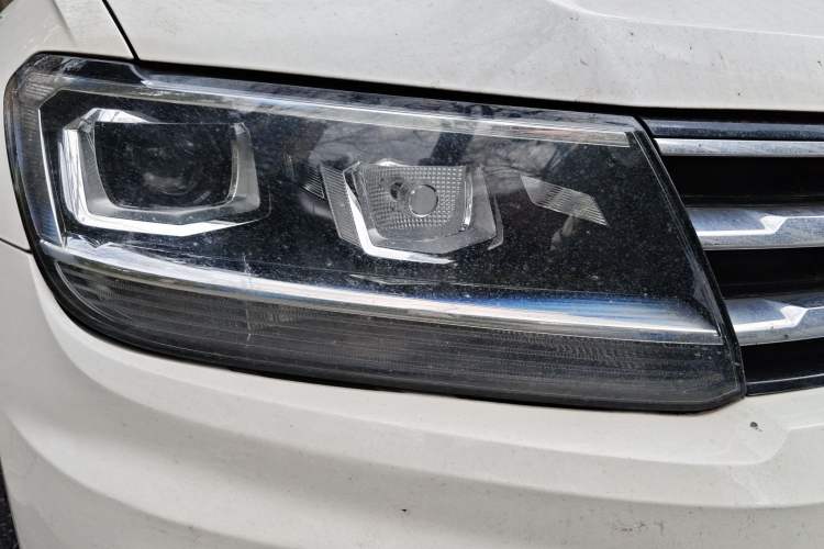 Used Volkswagen Tiguan L 2019 330TSI Automatic Two-Wheel Drive Luxury Edition China V Standard Right Front Headlight