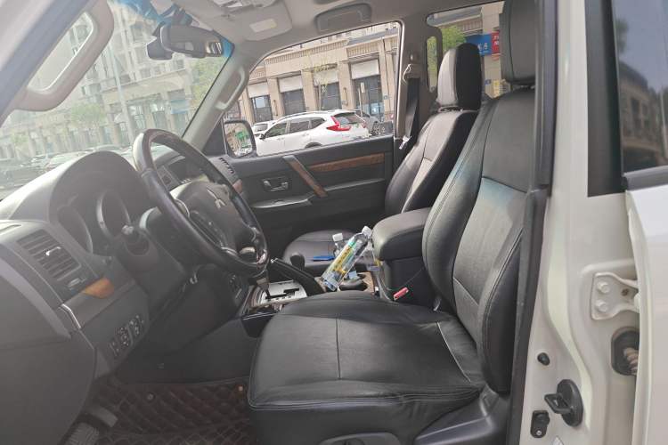 Used Mitsubishi Pajero 2018 3.0L Automatic Prestige Edition Left Front Seat