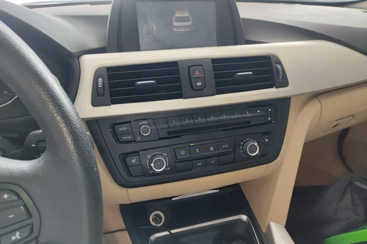 Used BMW 3 Series 2015 316Li Fashion Model Audio And AC Panel