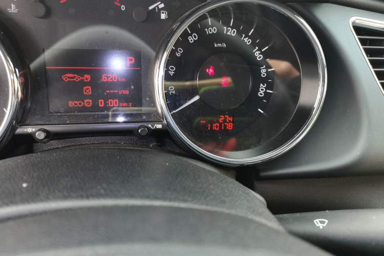 Used Peugeot 3008 2015 1.6THP Automatic Classic Edition Odometer Close Up