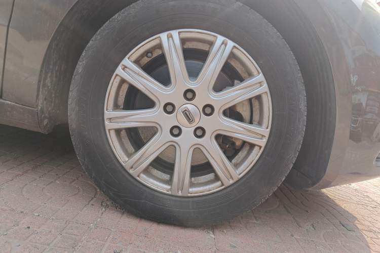 Used Qoros 3 2014 Sedan 1.6L Manual Zhiyue Model
