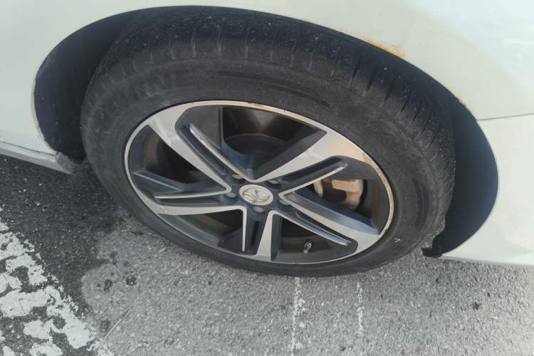 Used BAIC Beijing EU5 2018 R500 Smart Edition Right Front Wheel Hub