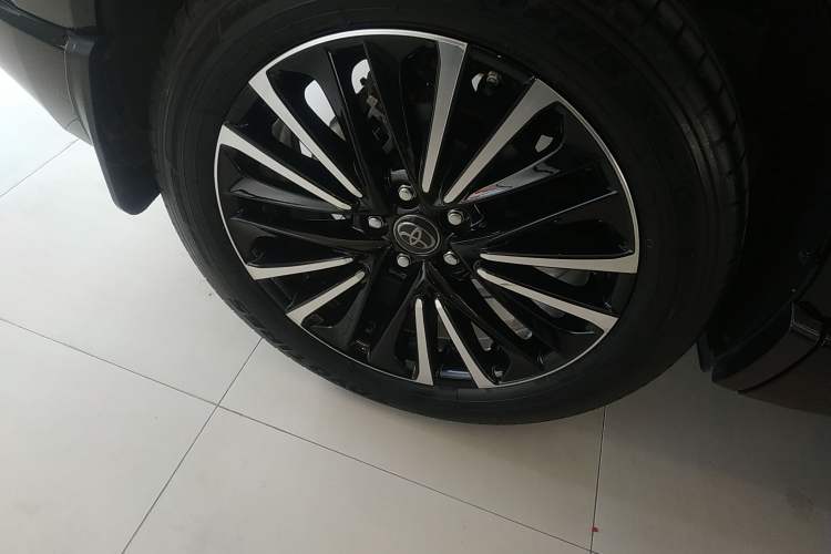 Used Toyota Venza 2023 2.0L CVT Two-Wheel Drive Prestige Version