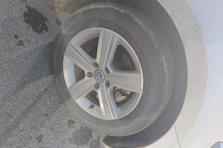 Used Volkswagen Lamando 2017 230TSI DSG Fashion Edition Right Front Wheel Hub