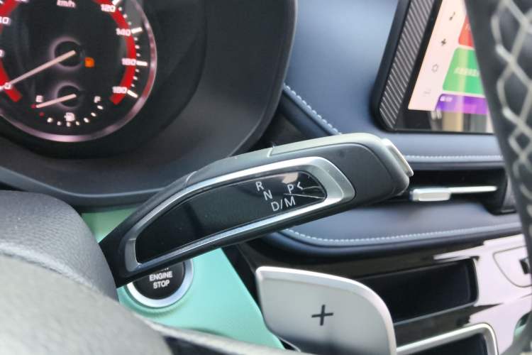 Used SAIC MAXUS Xintu V70 2023 2.0T Elite Edition Automatic Short Wheelbase Low Roof – 5/6 Seats
