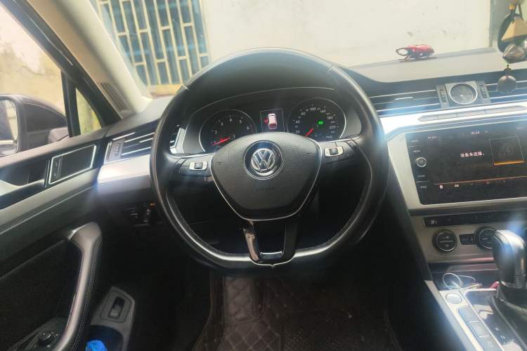 Used Volkswagen Variant 2017 380TSI Two-Wheel Drive Comfort Edition Steering Wheel