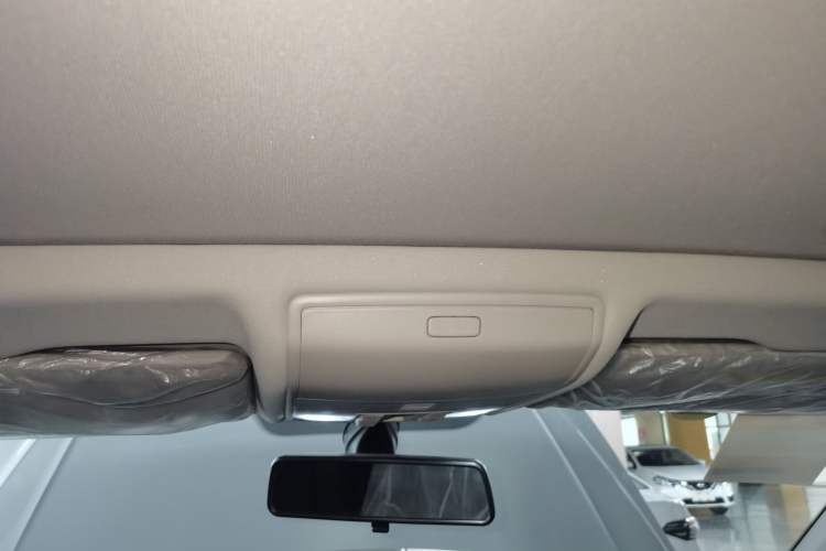 Used Volkswagen Tiguan L 2024 Outstanding Model 300TSI Automatic Two-Wheel Drive Longteng Edition