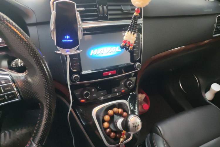 Used Haval H6 2015 Upgraded Model 1.5T Manual Two-Wheel Drive Prestige Version
