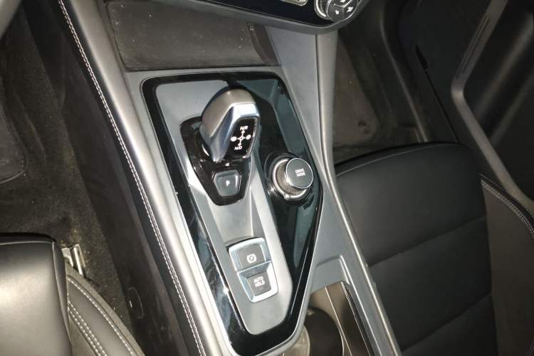 Used Lynk & Co 03 2022 1.5TD DCT JingPlus Gear Lever