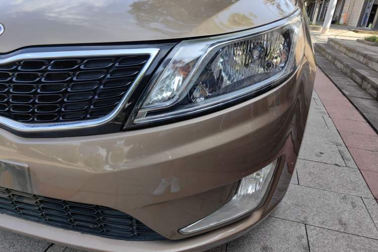 Used Kia K2 2012 Sedan 1.4L MT TOP Commemorative Edition