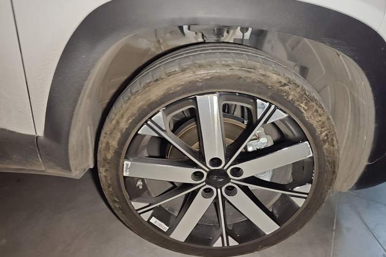 Used Geely Auto icon 2023 1.5TD Chocolate Luxe Edition Right Front Wheel Hub