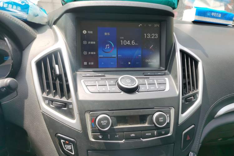 Used Dongfeng Aeolus AX7 2015 2.0L Manual Zhiyi Trim
