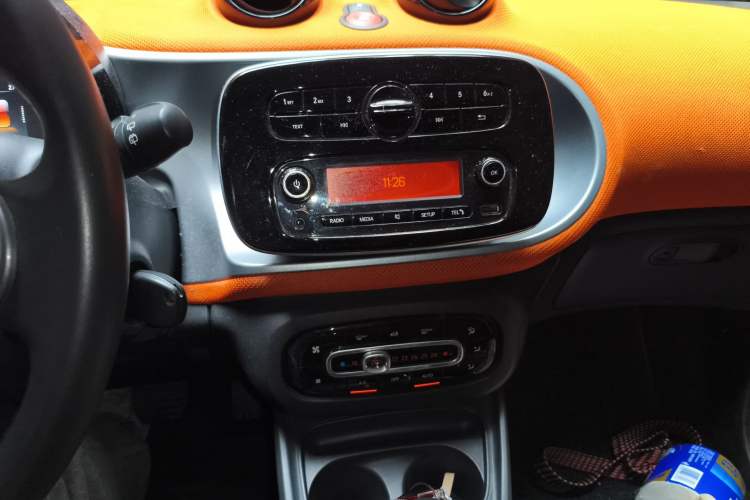 Used smart fortwo 2015 1.0L 52 kW Hardtop Passion Edition Audio And AC Panel