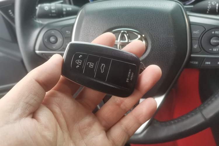 Used Toyota Avalon 2019 Dual-Engine 2.5L Luxury Edition China VI Standard