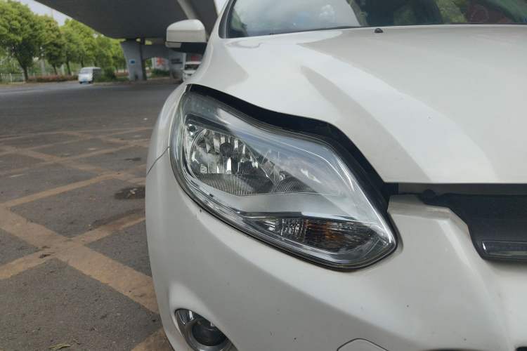 Used Ford Focus 2012 Sedan 1.6L Automatic Fashion Edition Right Front Headlight