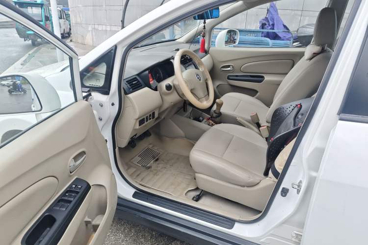 Used Venucia D50 2013 1.6L Manual Fashion Edition
