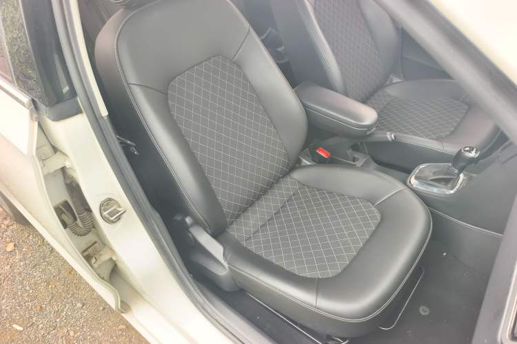 Used Skoda Rapid 2018 1.6L Automatic Comfort Edition Right Front Seat