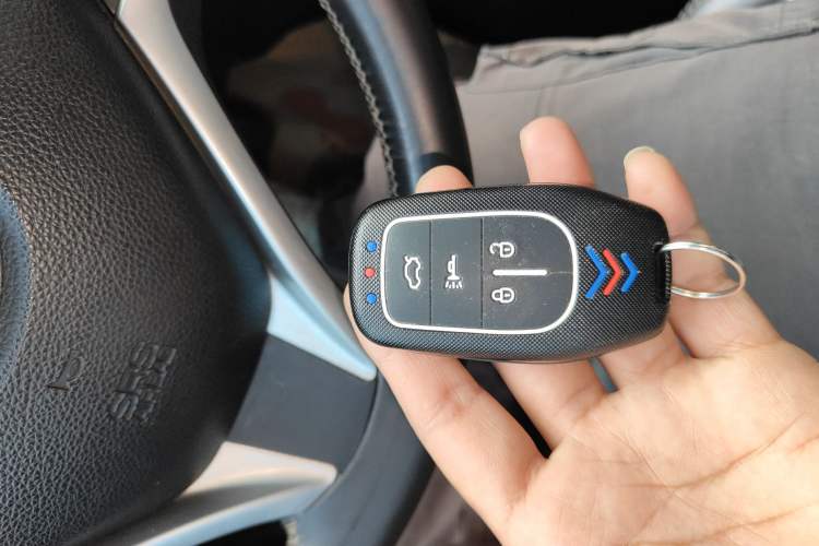 Used Soueast V6 Lingshi 2015 CROSS 1.5L CVT ZhiZun Model
