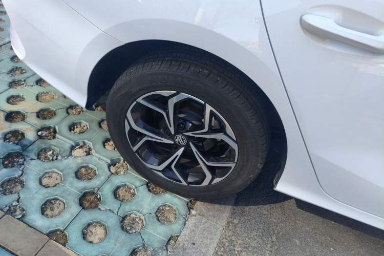 Used MG 5 2023 180 DVVT Manual Fashion Edition
