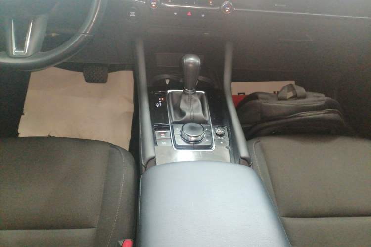 Used Mazda 3 Axela 2023 2.0L Automatic ZhiXuan Edition Gear Lever