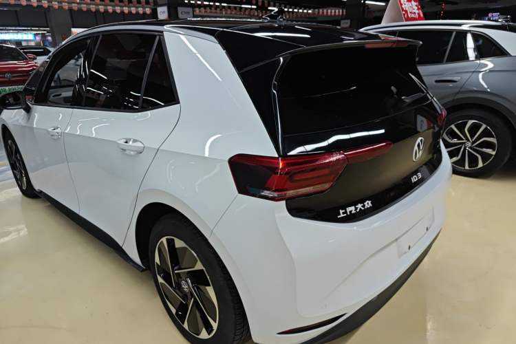 Used Volkswagen ID.3 2025 Smart Model Outstanding Oxygen Edition