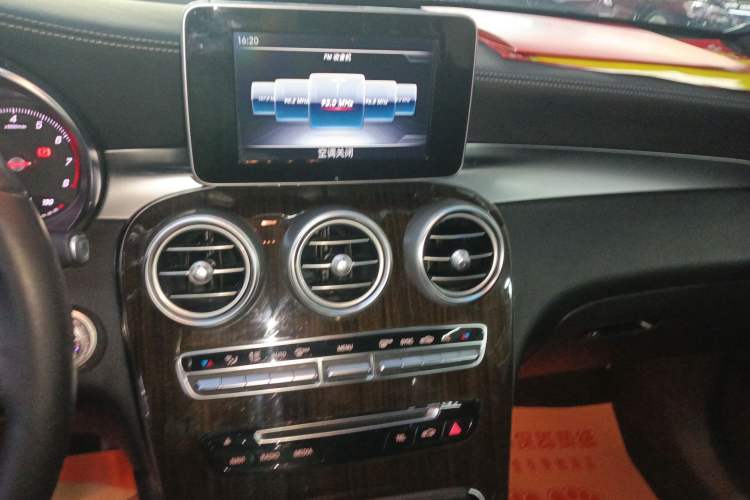 Used Mercedes-Benz GLC 2018 GLC 260 4MATIC Dynamic Edition Audio And AC Panel