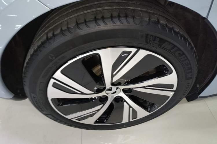 Used Nio ET5 2024 75 kWh Right Rear Wheel Hub