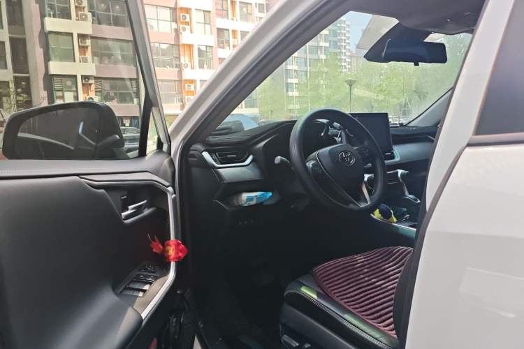 Used Toyota RAV4 2022 2.0L CVT Two-Wheel Drive Fashion Plus Edition Driver Seat