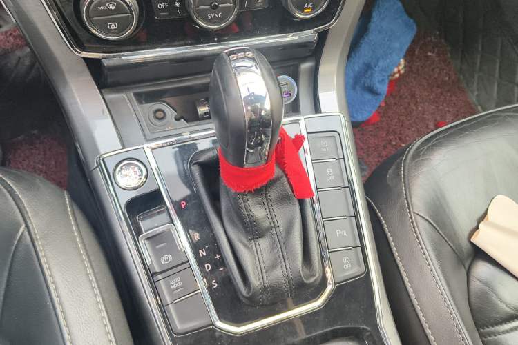 Used Volkswagen Passat 2017 280TSI DSG Luxury Edition Gear Lever