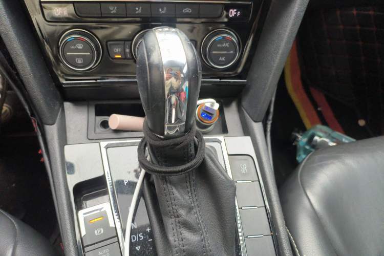 Used Volkswagen Lamando 2015 330TSI DSG Comfort Edition Gear Lever