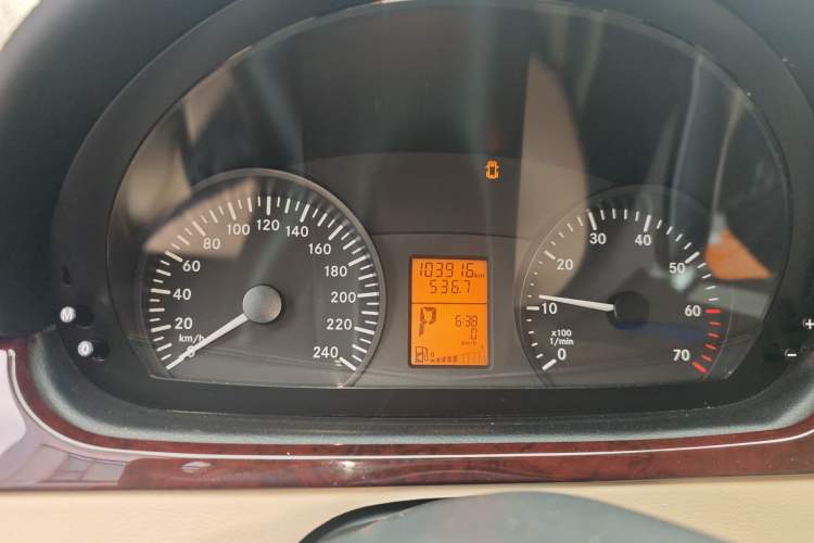 Used Mercedes-Benz Vito 2013 3.0L Elite Edition Instrument Cluster