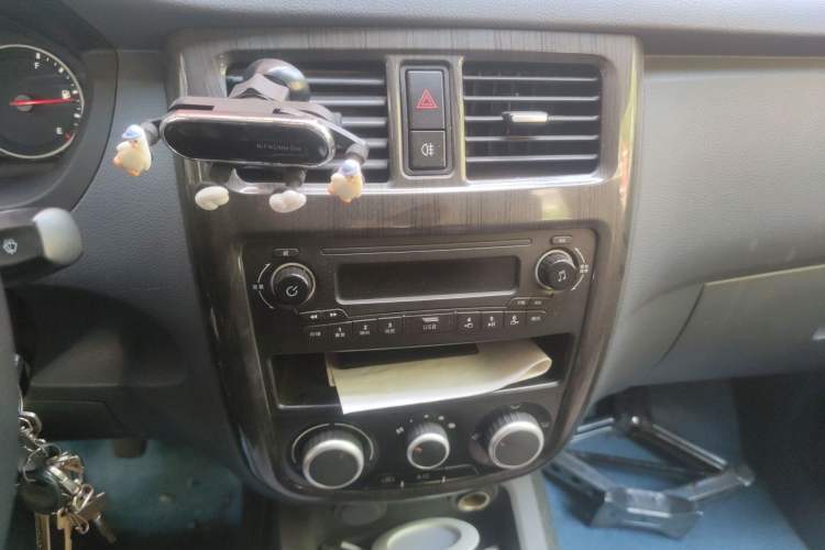 Used Wuling Rongguang V 2015 1.5L Base Version
