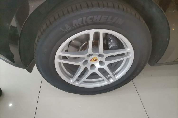 Used Porsche Macan 2018 Macan 2.0T Exterior 4