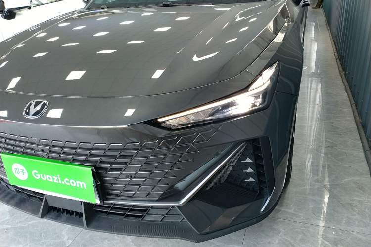 Used Changan UNI-V 2023 1.5T Smart Navigation Version
