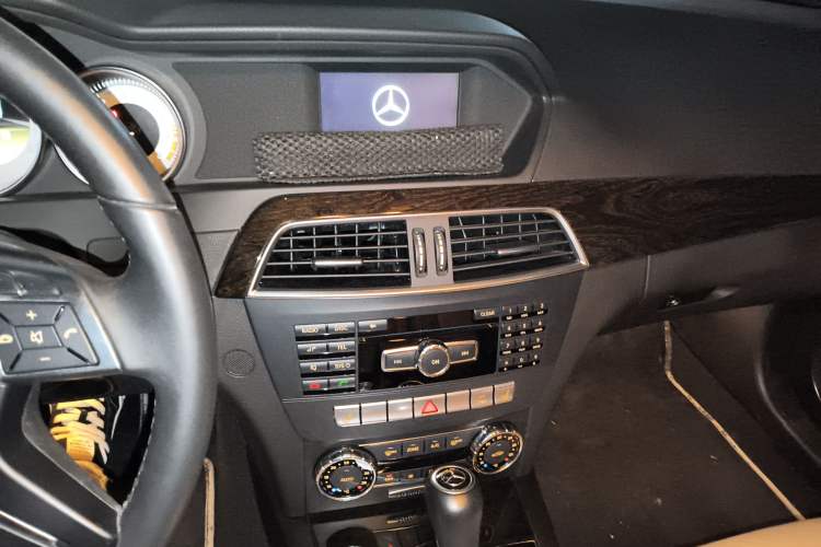 Used Mercedes-Benz C-Class 2011 C 200 CGI Fashion Model