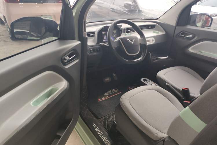 Used Wuling Hongguang MINIEV 2021 Macaron Fashion Model Lithium Iron Phosphate Driver Seat