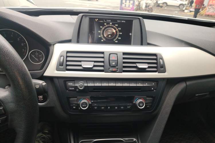 Used BMW 3 Series GT 2016 320i Fashion Model Audio And AC Panel