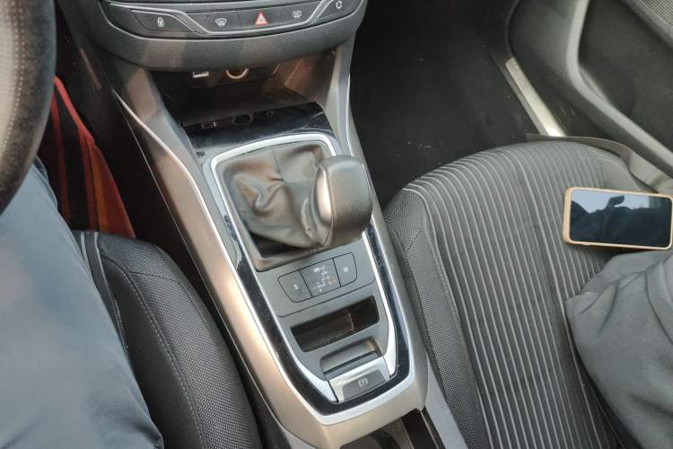 Used Peugeot 408 2016 1.6T Automatic Luxury Edition Gear Lever