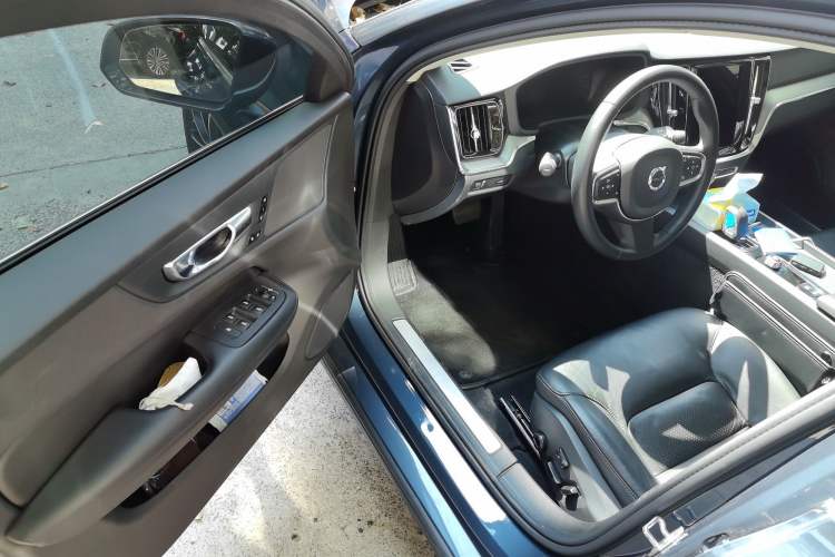 Used Volvo S60 2022 B4 Zhiyi Luxury Edition
