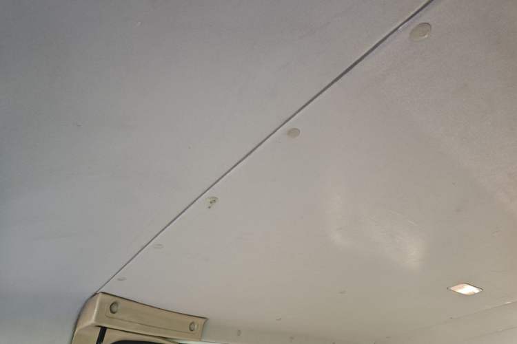 Used SAIC MAXUS Xintu V80 2016 2.5T Manual Aoyuntong National IV Long Wheelbase Mid-Height 7-Seater